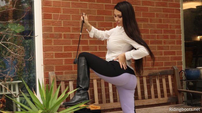 Thumbnail for video of Gabriella on Ridingboots.net