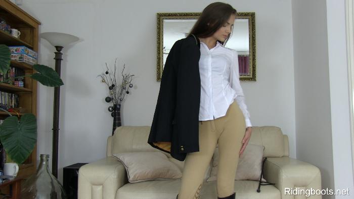 Thumbnail for video of Gigi on Ridingboots.net