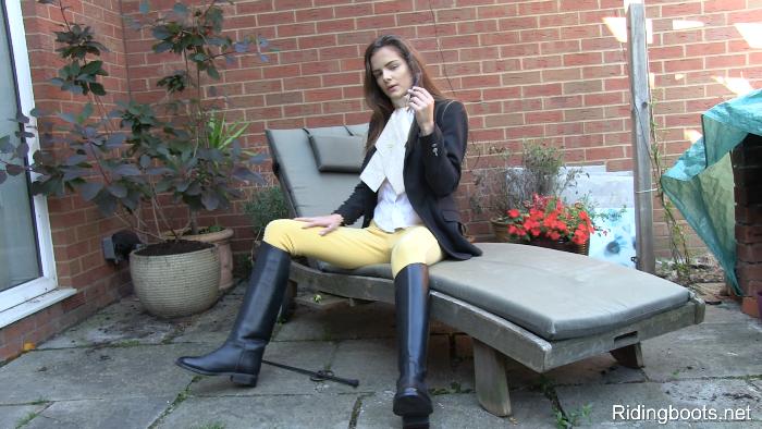 Thumbnail for video of Gigi on Ridingboots.net