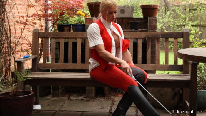 Thumbnail for video of Tori on Ridingboots.net
